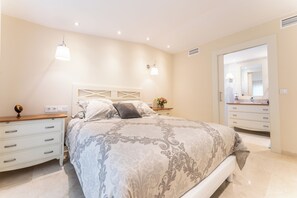 4 dormitorios, caja fuerte, tabla de planchar con plancha