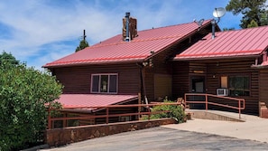 Exterior - Log Cabin, sleeps 13, near Cedar City Utah (Cedar City)