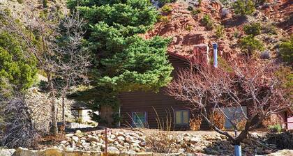 Log Cabin, sleeps 13, near Cedar City Utah