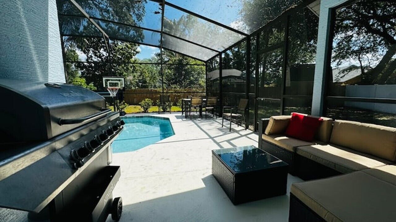 4 bed Pool  GAMER 20 minutes from parks Disney