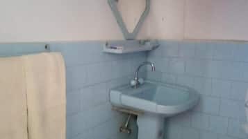 Deluxe Double Room | Bathroom | Shower, designer toiletries, towels, soap
