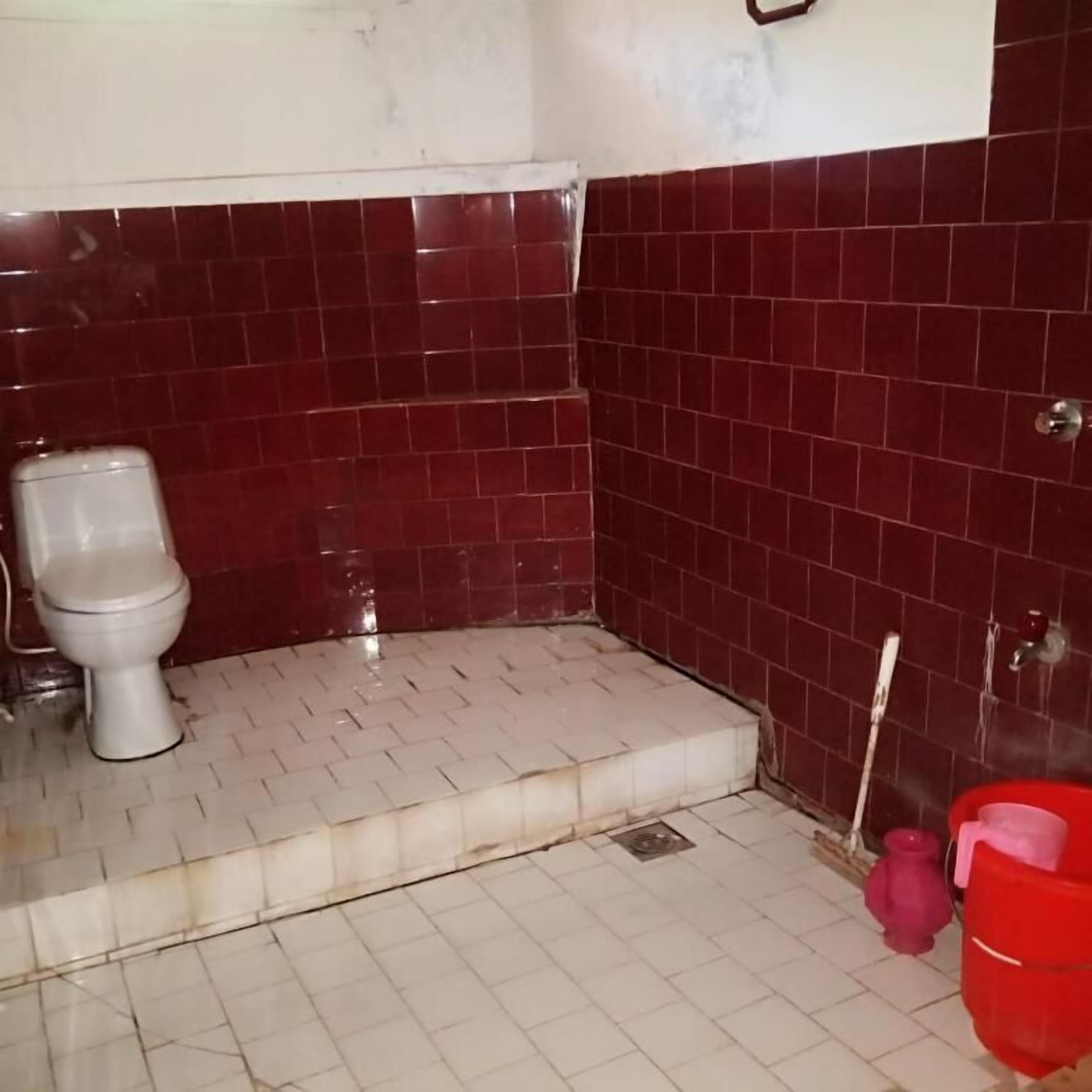 Habitación doble Deluxe | Baño | Regadera, amenidades de baño de diseñador, toallas, jabón 