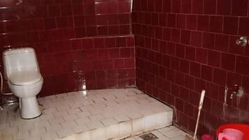 Deluxe Double Room | Bathroom | Shower, designer toiletries, towels, soap