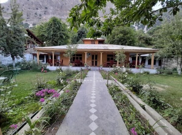 Exterior - Foreigner Tourist Inn (Chitral)