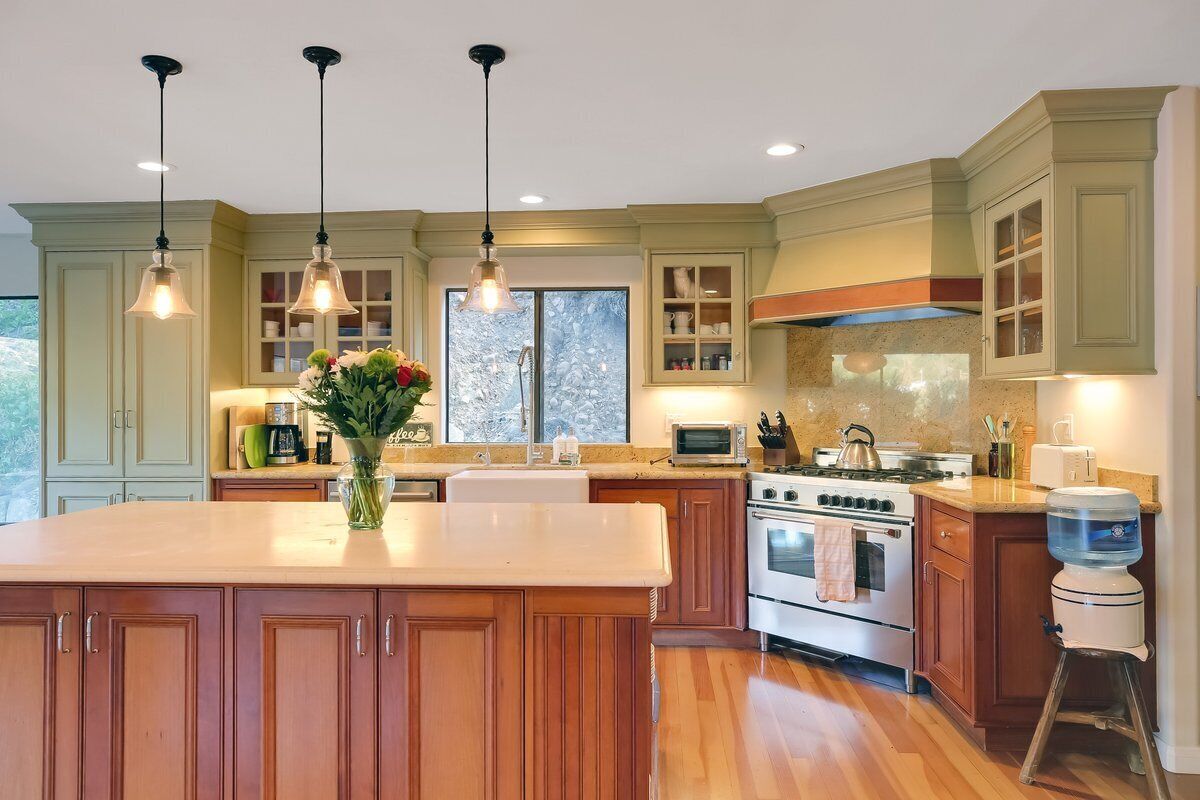 Beautiful Montecito Home with Hot Tub, Expansive Moutian Views , Minutes to town
