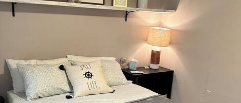 2 dormitoris, planxa i posts de planxar, wifi i roba de llit