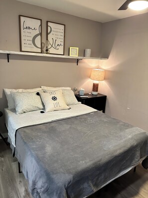 2 bedrooms, iron/ironing board, WiFi, bed sheets