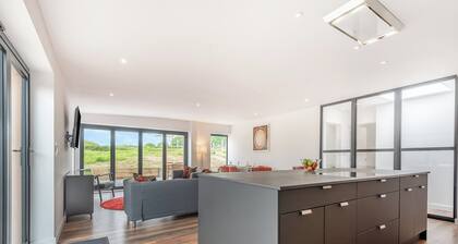 3 bedroom accommodation in Mannington