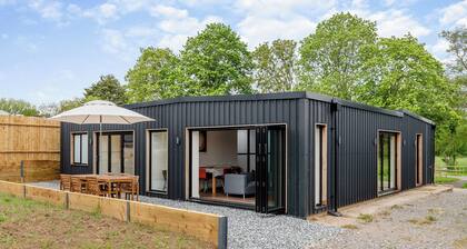 3 bedroom accommodation in Mannington