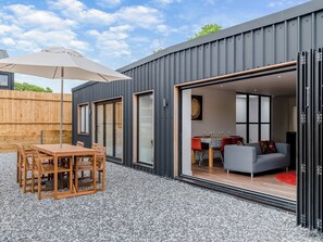 تناول الطعام بالخارج