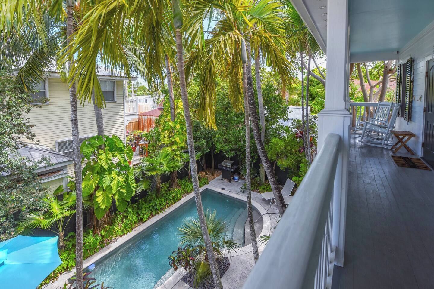 Updated Old Town condo with pool & parking 5 min walk to Duval and Truman Park