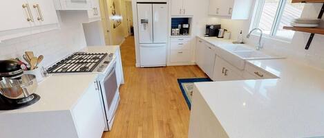 Frigorífic, microones, forn i placa de cuina