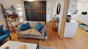 A living room with a sofa, a coffee table, and a bookshelf. - ASPEN GROVE / Fernie / Hot Tub/ Walk Downtown (Fernie)