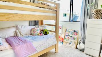 5 bedrooms, desk, iron/ironing board, travel crib