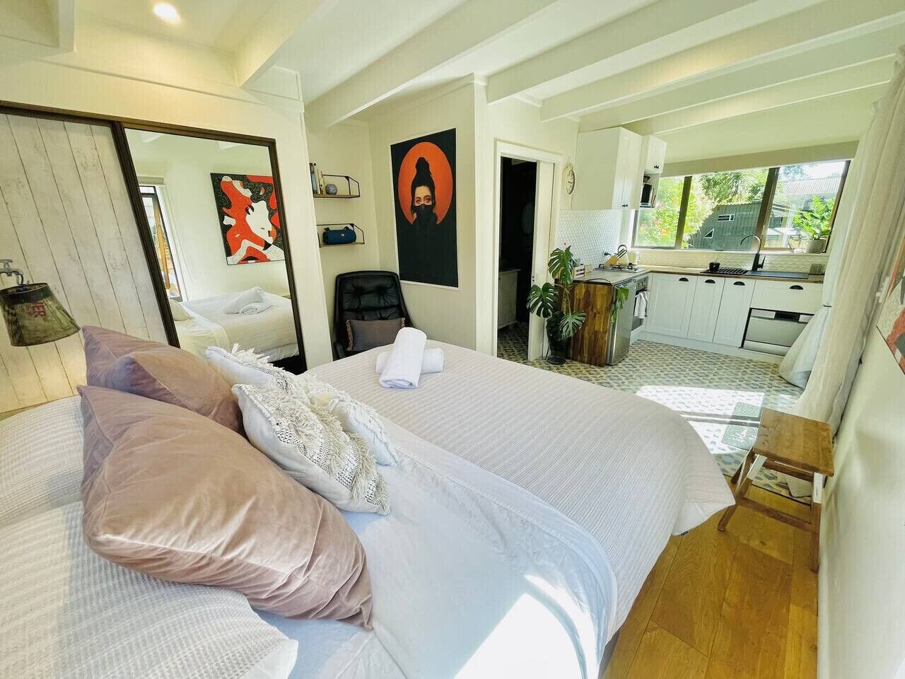 5 bedrooms, desk, iron/ironing board, travel cot