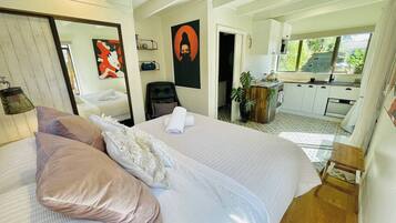 5 bedrooms, desk, iron/ironing board, travel cot