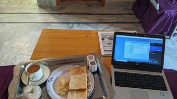 Deluxe Double Room | Soundproofing, iron/ironing board, free WiFi