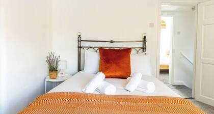 Stylish Comfort: 2BR Home in the heart of Wigan