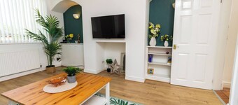 Stylish Comfort: 2BR Home in the heart of Wigan