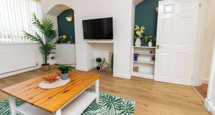 Stylish Comfort: 2BR Home in the heart of Wigan