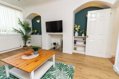 Stylish Comfort: 2BR Home in the heart of Wigan