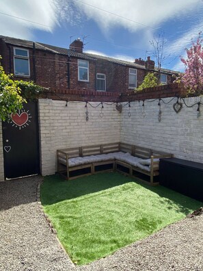 Property grounds - Beautifully Styled 2BR Home with Garden (Manchester)