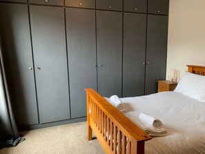 2 habitaciones, tabla de planchar con plancha y wifi gratis 