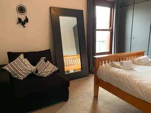 2 chambres, fer et planche à repasser, Wi-Fi gratuit, draps fournis