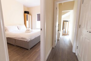 2 habitaciones, tabla de planchar con plancha y wifi gratis 