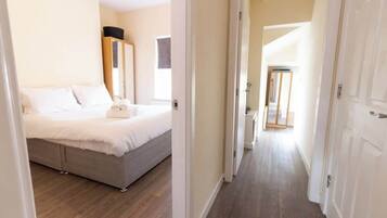 2 bedrooms, iron/ironing board, free WiFi, bed sheets