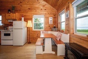 Fridge, microwave, oven, stovetop - Windy Dreams: an idyllic, cozy seaside PEI cottage (Kensington)