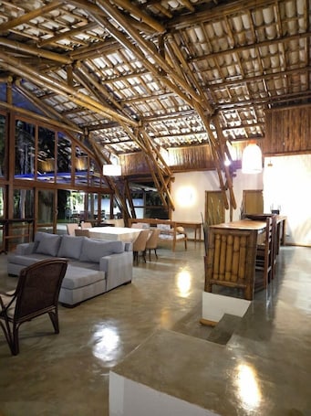 Área de sala de estar. CASA BAMBU ANGRA
