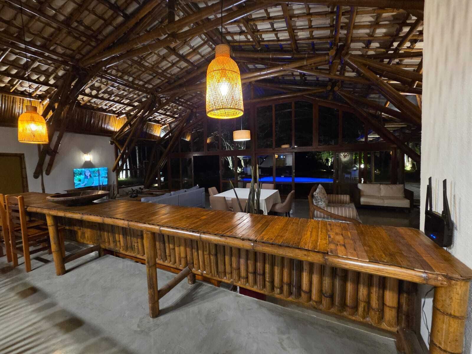 Full-size fridge, microwave, oven, dishwasher