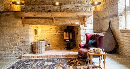 The Barns at Holy Well, Southam, sleeps 10 guests in 5 bedrooms