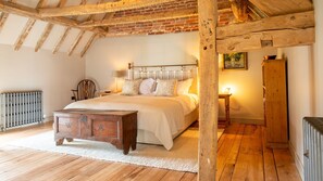 5 habitaciones, tabla de planchar con plancha y cuna de viaje 