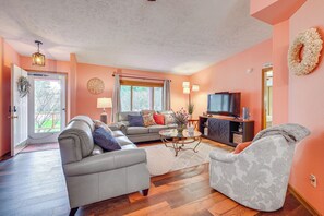 TV - Dog-Friendly Michigan Home w/ Deck & Fire Pit! (Central Lake)
