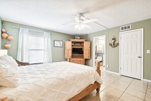2 bedrooms, iron/ironing board, free WiFi, bed sheets