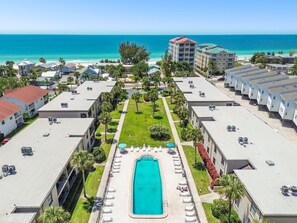 A heated pool - Sea Club #19 - Intracoastal Condo 5 min walk to beach! (Indian Shores)