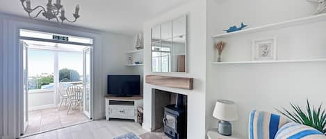 Televisie en een open haard