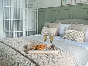 2 bedrooms, free WiFi, bed sheets - 2 bedroom accommodation in Sandyhills (Sandyhills)