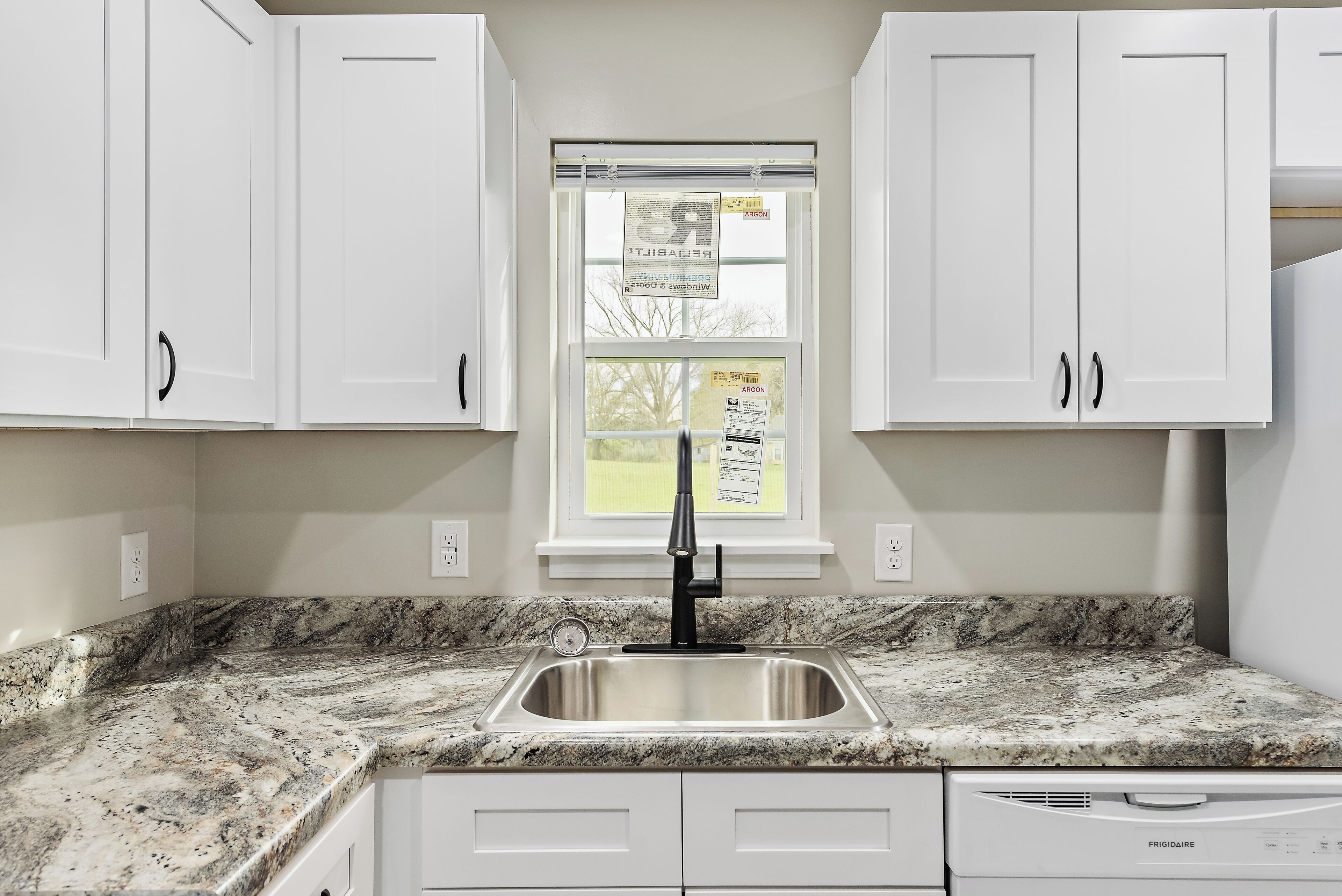 Réfrigérateur, micro-ondes, four