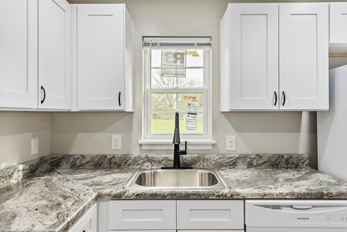 Cozy Little House in Level Plains