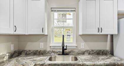 Cozy Little House in Level Plains