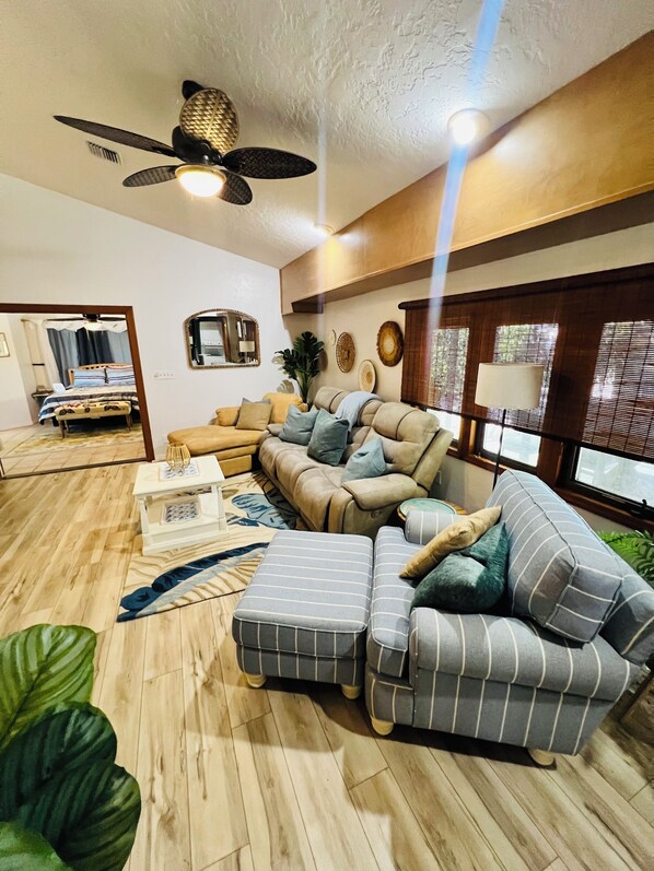 Smart TV - The Nautilus Casita (Nokomis)