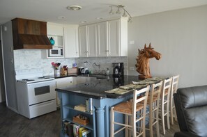 Mikrowelle, Ofen, Herdplatte, Geschirrspüler