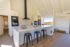 Fridge, microwave, oven, stovetop - The Big House, Twizel (Twizel)