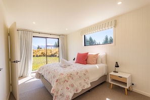6 bedrooms, free WiFi, bed sheets