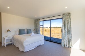 6 bedrooms, free WiFi, bed sheets - The Big House, Twizel (Twizel)