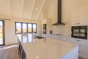 Fridge, microwave, oven, stovetop - The Big House, Twizel (Twizel)