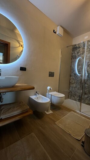 Shower, hair dryer, towels - Appartamento Limone by Theater Home, with breathtaking view (Tignale)